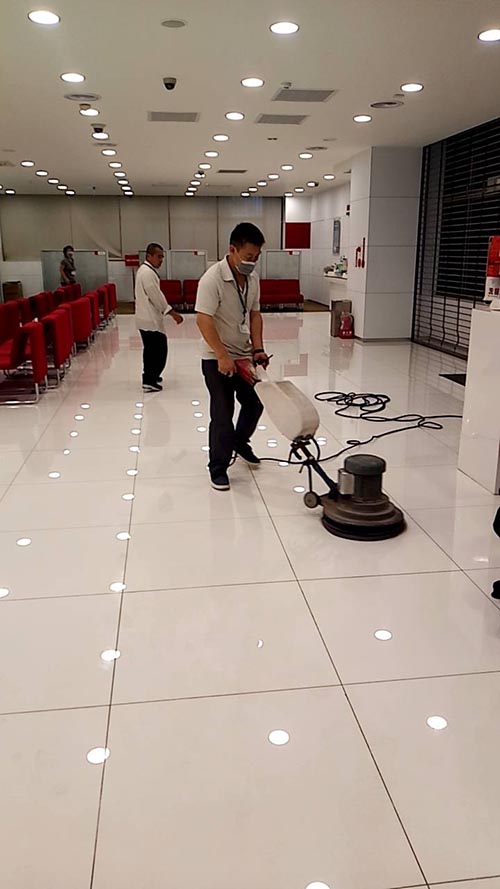 �y���ۧ��M�~�O�i-�ɴ��ۦa�O����