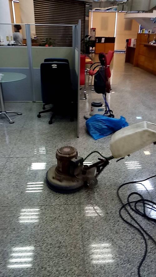 �y���ۧ��M�~�O�i-��^�ۦa�O����